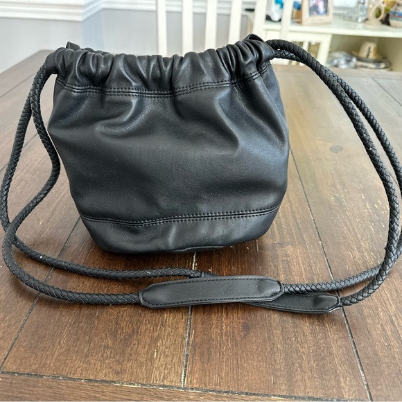 Urban outfitters vegan bucket bag - Picture 11 of 11